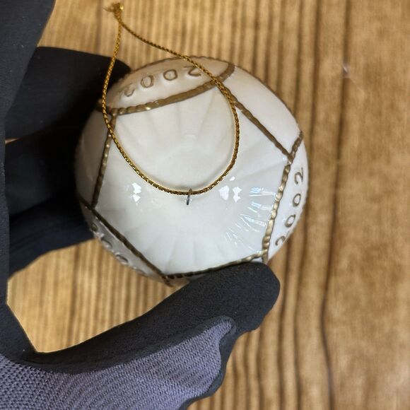 Avon Holiday Treasures Pircelain Musical Ornament Hot Air Balloon 2002 - Picture 6 of 14